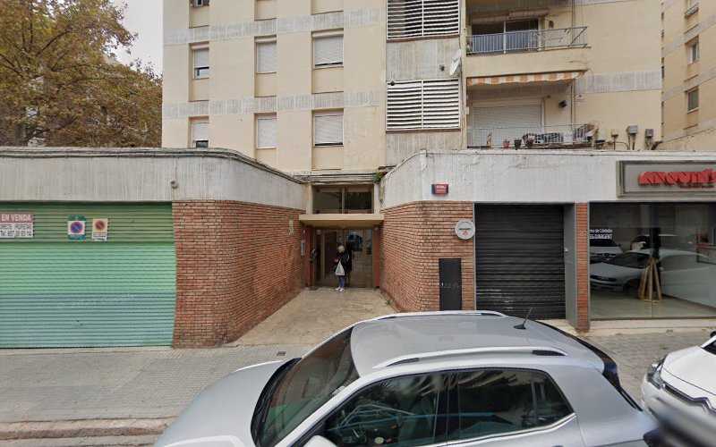 Fotografia tomada fuera de Fustes Germans Bergada - Fusteria en Reus, Tarragona