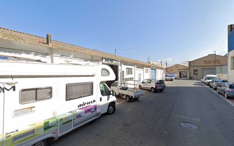 Fotografia tomada fuera de Aluminios Germans Lladó - Metal·listeria en Reus, Tarragona