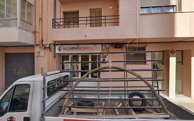 Fotografia tomada fuera de Aluminis Enro - Metal·listeria en Reus, Tarragona