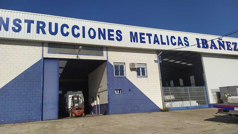Fotografia tomada fuera de Construcciones Metálicas Ibañez - Fábrica en Quel, La Rioja