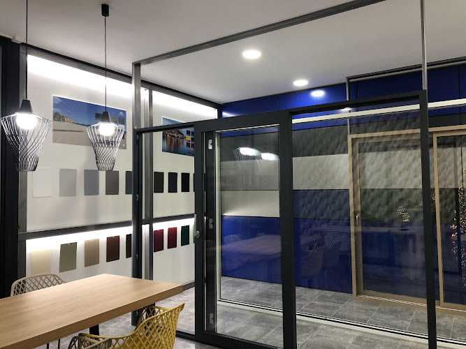 Fotografia tomada fuera de Aluminis Teo Llambies S.L. - Carpintería metálica y de aluminio en Pego, Alicante