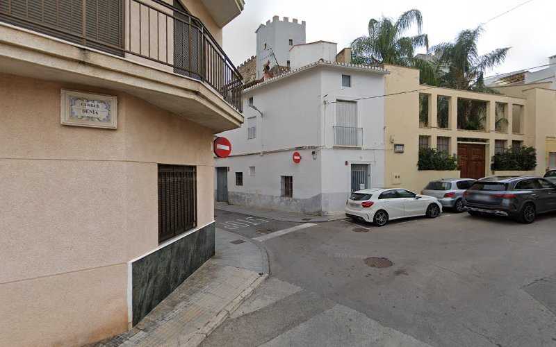 Fotografia tomada fuera de Seresola Hermanos - Fábrica de puertas en Pego, Alicante