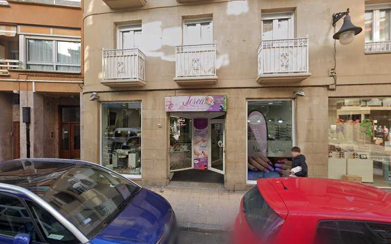 Fotografia tomada fuera de Ureña Leihoak - Carpintería metálica y de aluminio en Zarautz, Guipúzcoa