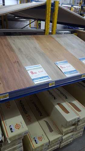 Fotografia tomada fuera de FESMÉS Bricolatge - Tienda de bricolaje en Olot, Girona