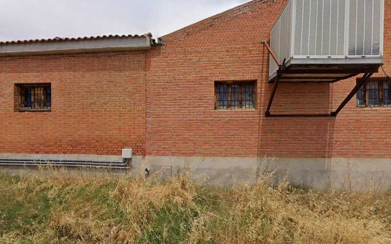 Fotografia tomada fuera de Mobiliario Hermanos Ruiz Corral - Tienda de muebles en Noez, Toledo