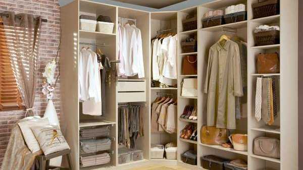 Fotografia tomada fuera de Armaris Fènix - Armarios a medida Terrassa - Fabricant de mobles en Terrassa, Barcelona