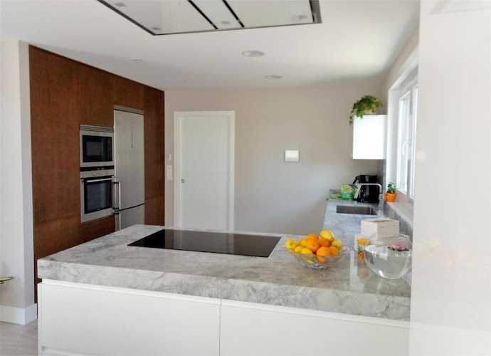 Fotografia tomada fuera de Tito Mobles de Cociña - Carpintería en Portobravo, A Coruña