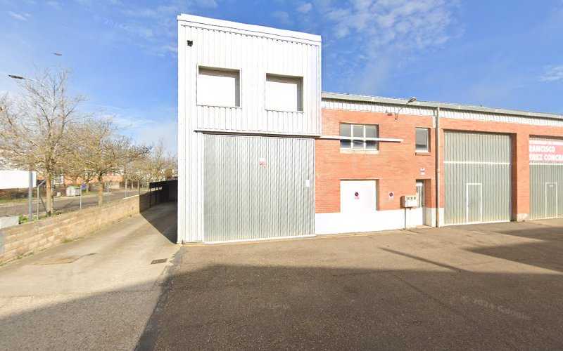 Fotografia tomada fuera de Aluminios Guevara SL - Carpintería metálica y de aluminio en Las Casas, Soria