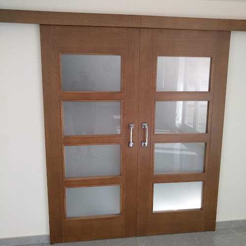 Fotografia tomada fuera de Fusteria Mas del Jutge - Proveedor de puertas en Torrent, Valencia