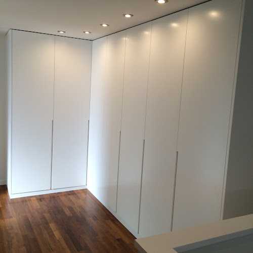 Fotografia tomada fuera de Muebles Crisma, S.L. - Fábrica de muebles en Torrent, Valencia