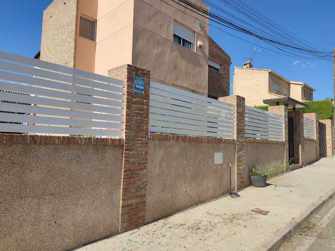 Fotografia tomada fuera de Mundo Aluminium - Carpintería metálica y de aluminio en Torrent, Valencia