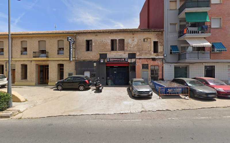 Fotografia tomada fuera de Serrulux - Carpintería metálica y de aluminio en Torrent, Valencia