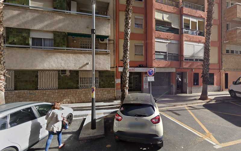 Fotografia tomada fuera de Alucris - Carpintería metálica y de aluminio en Torrent, Valencia