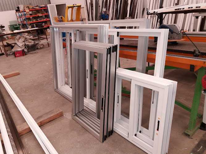 Fotografia tomada fuera de Alutec cerramientos ventanas de aluminio y PVC - Carpintería metálica y de aluminio en Torrent, Valencia