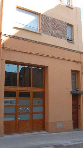 Fotografia tomada fuera de Fusteria Serés - Carpintero en Tàrrega, Lérida