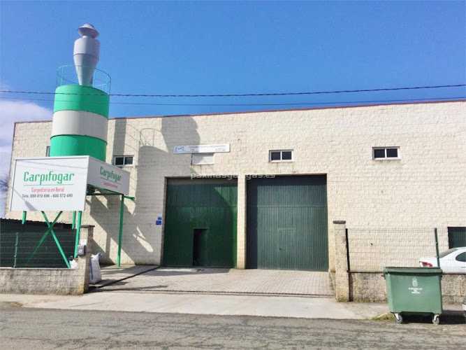 Fotografia tomada fuera de Carpifogar Carpinteiros S.L. - Carpintería en Arzúa, A Coruña