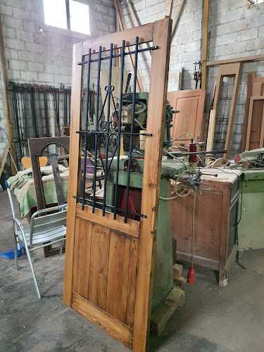 Fotografia tomada fuera de Carpinteria La Escandella - Atelier de menuiserie en Agost, Alicante