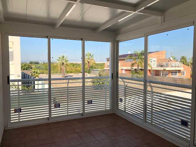 Fotografia tomada fuera de Aluminbur - Carpintería metálica y de aluminio en Borriana, Castellón