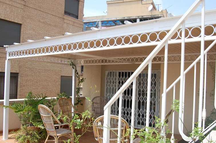 Fotografia tomada fuera de Industrias Metálicas Collado Andreu - Fábrica de puertas en Borriana, Castellón