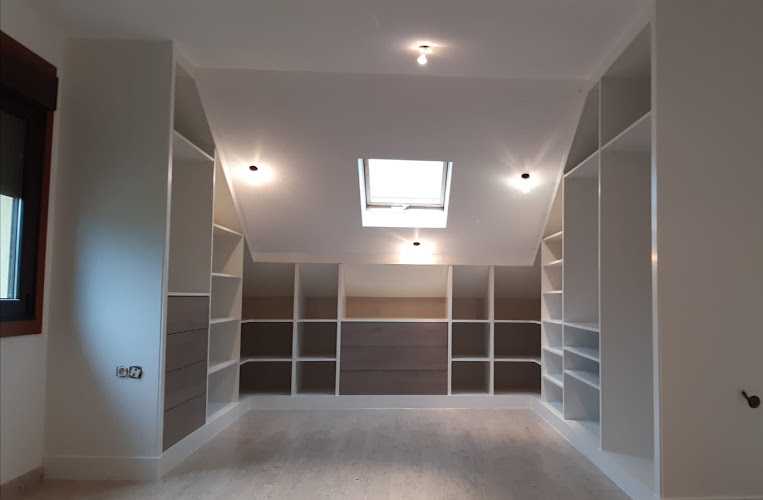 Fotografia tomada fuera de Armarios Betanzos - Carpintería en Betanzos, A Coruña