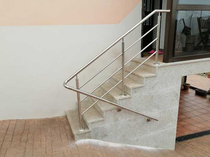 Fotografia tomada fuera de Carpintería Metálica y forja TALLERES VILA - Carpintería metálica y de aluminio en Maniños, A Coruña