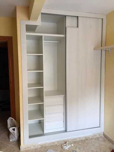 Fotografia tomada fuera de Todo Hogar 2003 Carpinteria y Reformas - Tienda de muebles de cocina en Benidorm, Alicante