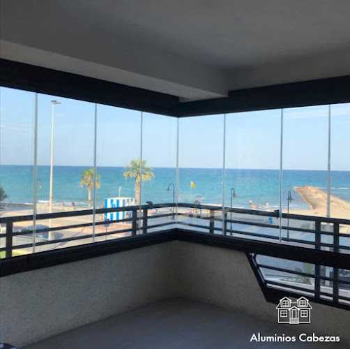 Fotografia tomada fuera de Aluminios económicos Cabezas - Metal·listeria en La Nucia, Alicante