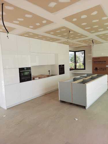 Fotografia tomada fuera de Fusteria Amida - Tienda de suministros para trabajar la madera en Oliva, Valencia