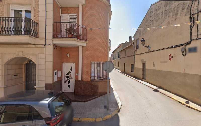 Fotografia tomada fuera de Bautista Y Mario S L - Carpintería metálica y de aluminio en Benifaió, Valencia