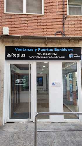 Fotografia tomada fuera de VENTANAS Y PUERTAS BENIDORM - Carpintería metálica y de aluminio en Benidorm, Alicante
