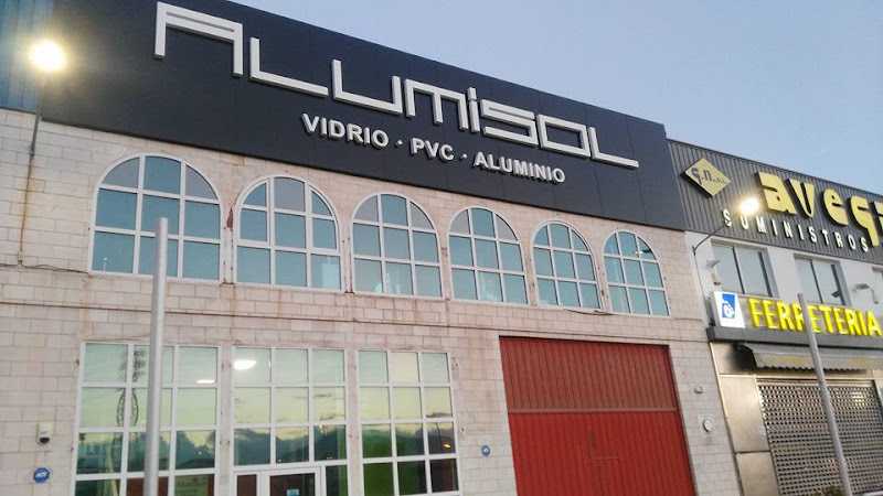 Fotografia tomada fuera de ALUMISOL S.L - Carpintería metálica y de aluminio en Finestrat, Alicante