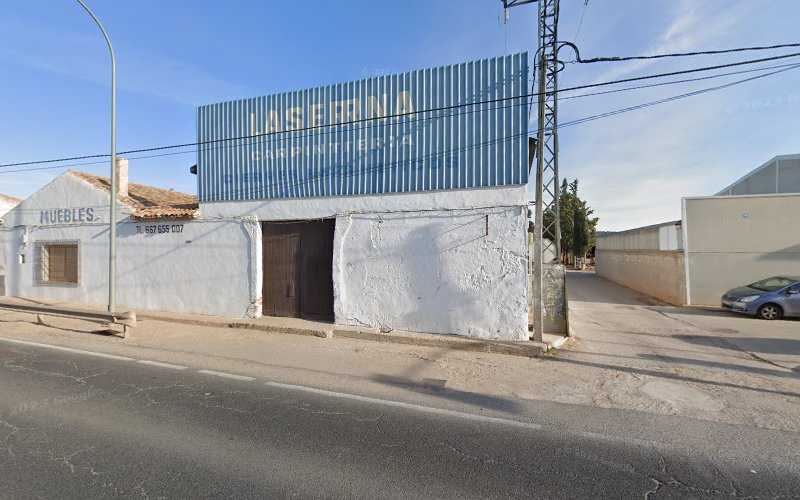 Fotografia tomada fuera de Laserna Carpinteria Cierres Hermeticos - Carpintería en Sisante, Cuenca