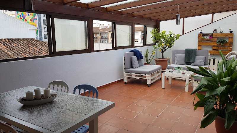 Fotografia tomada fuera de Aluminios Canto - Carpintería de Aluminio - Carpintería metálica y de aluminio en Ronda, Málaga