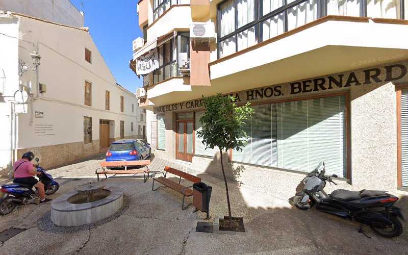Fotografia tomada fuera de Muebles y Carpintería Hnos Bernardo - Carpintería en Coín, Málaga