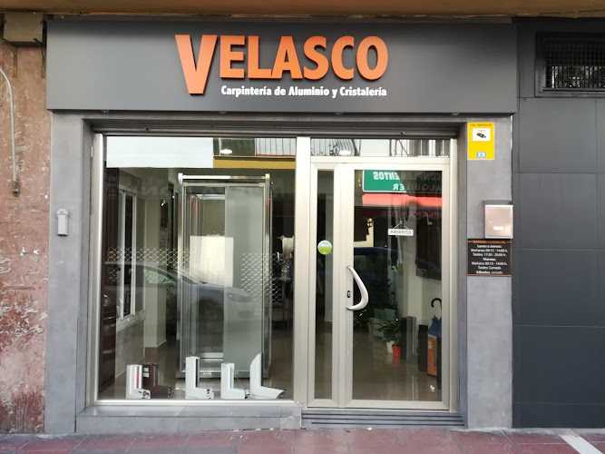 Fotografia tomada fuera de Velasco carpintería de aluminio y cristaleria - Tienda de artículos para el hogar en Ronda, Málaga