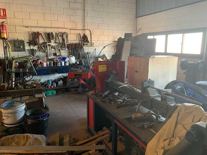 Fotografia tomada fuera de Cerrajería y Carpinteria Metálica Rafael Molina Sánchez - Carpintería metálica y de aluminio en Ronda, Málaga