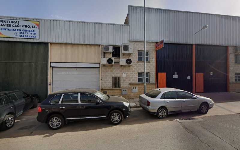 Fotografia tomada fuera de Taller de Aluminio y Cristalería Velasco - Carpintería metálica y de aluminio en Ronda, Málaga