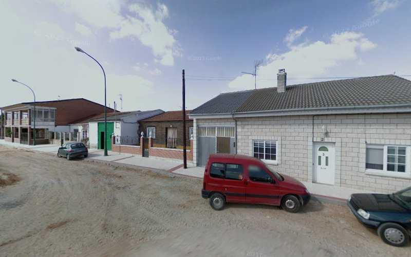 Fotografia tomada fuera de Maderas y Leñas Bruno - Empresa maderera en Puente Duero-Esparragal, Valladolid