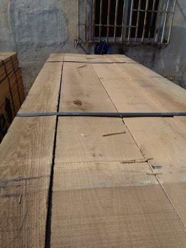 Fotografia tomada fuera de Maderas Lizarri SL - Empresa maderera en Pedrajas de San Esteban, Valladolid