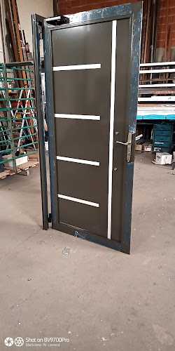 Fotografia tomada fuera de Aluminio Ramón Sanz - Carpintería metálica y de aluminio en Pedrajas de San Esteban, Valladolid