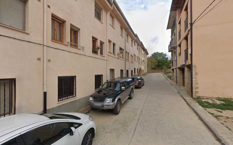 Fotografia tomada fuera de Maderas Hermanos Cruz - Tienda de armarios en La Iglesuela del Cid, Teruel