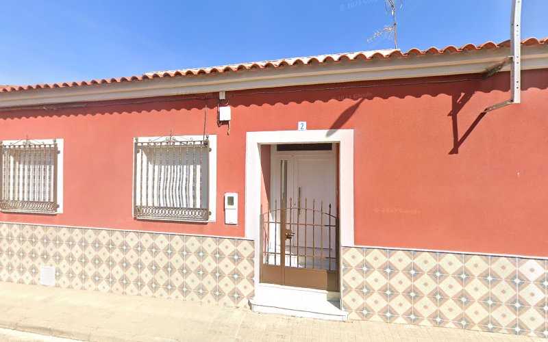 Fotografia tomada fuera de Manuel Novillo Cicuendez - Carpintería metálica y de aluminio en La Puebla de Almoradiel, Toledo