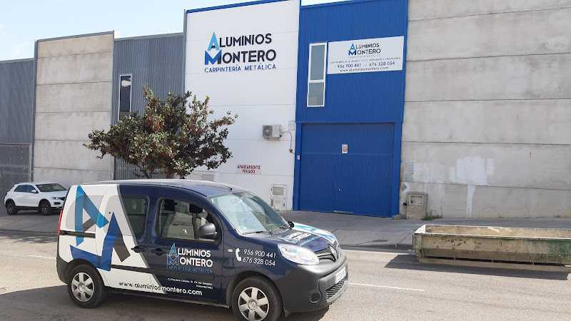 Fotografia tomada fuera de Aluminios Montero - Carpintería metálica y de aluminio en Chiclana de la Frontera, Cádiz