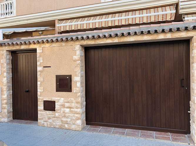 Fotografia tomada fuera de ALUMINIOS REUNIDOS Y PVC - Carpintería metálica y de aluminio en Chiclana de la Frontera, Cádiz