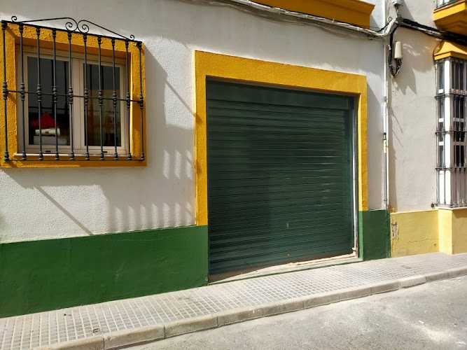 Fotografia tomada fuera de CERRAJERIA Y MOTORIZADOS JM - Carpintería metálica y de aluminio en Chiclana de la Frontera, Cádiz