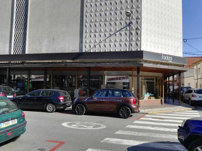 Fotografia tomada fuera de Fradera Mobles - Tienda de muebles en Santa Perpètua de Mogoda, Barcelona