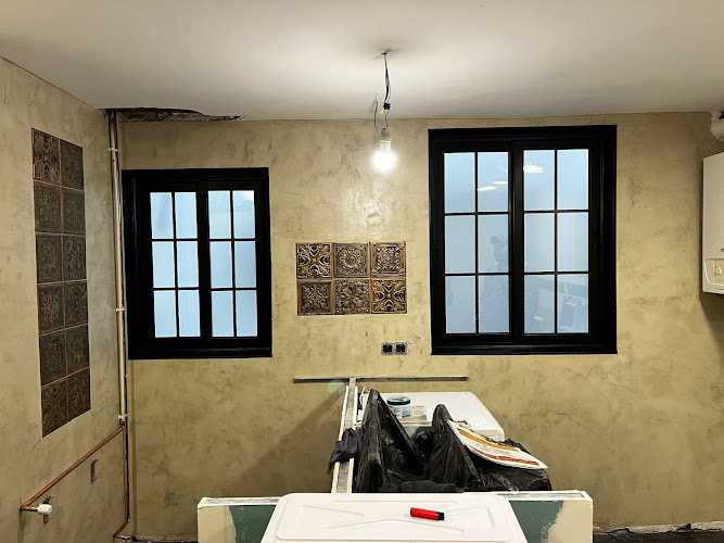 Fotografia tomada fuera de Carpinteria Metalica Sicília - Metal·listeria en Santa Coloma de Gramenet, Barcelona