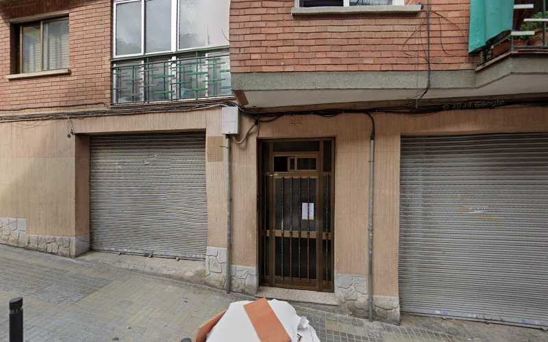 Fotografia tomada fuera de David Sáez Camí - Tienda de armarios en Santa Coloma de Gramenet, Barcelona