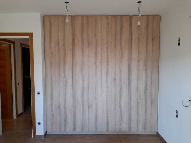 Fotografia tomada fuera de Carpintería Castellet C B - Botiga d'armaris en Sant Vicenç de Castellet, Barcelona