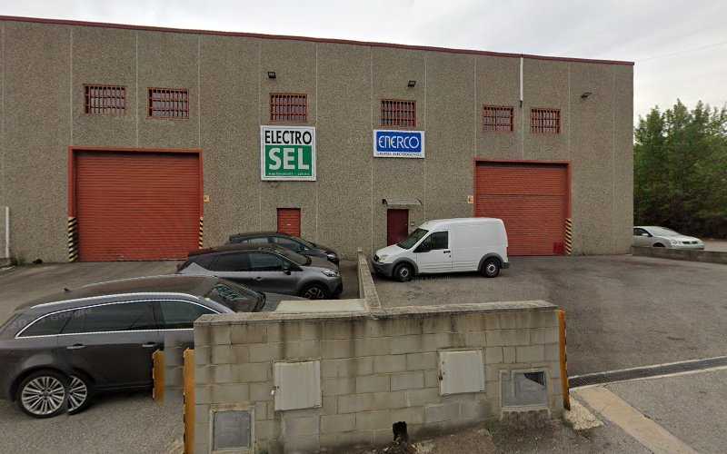 Fotografia tomada fuera de Rakso-Dal U - Carpintería metálica y de aluminio en Sant Vicenç de Castellet, Barcelona